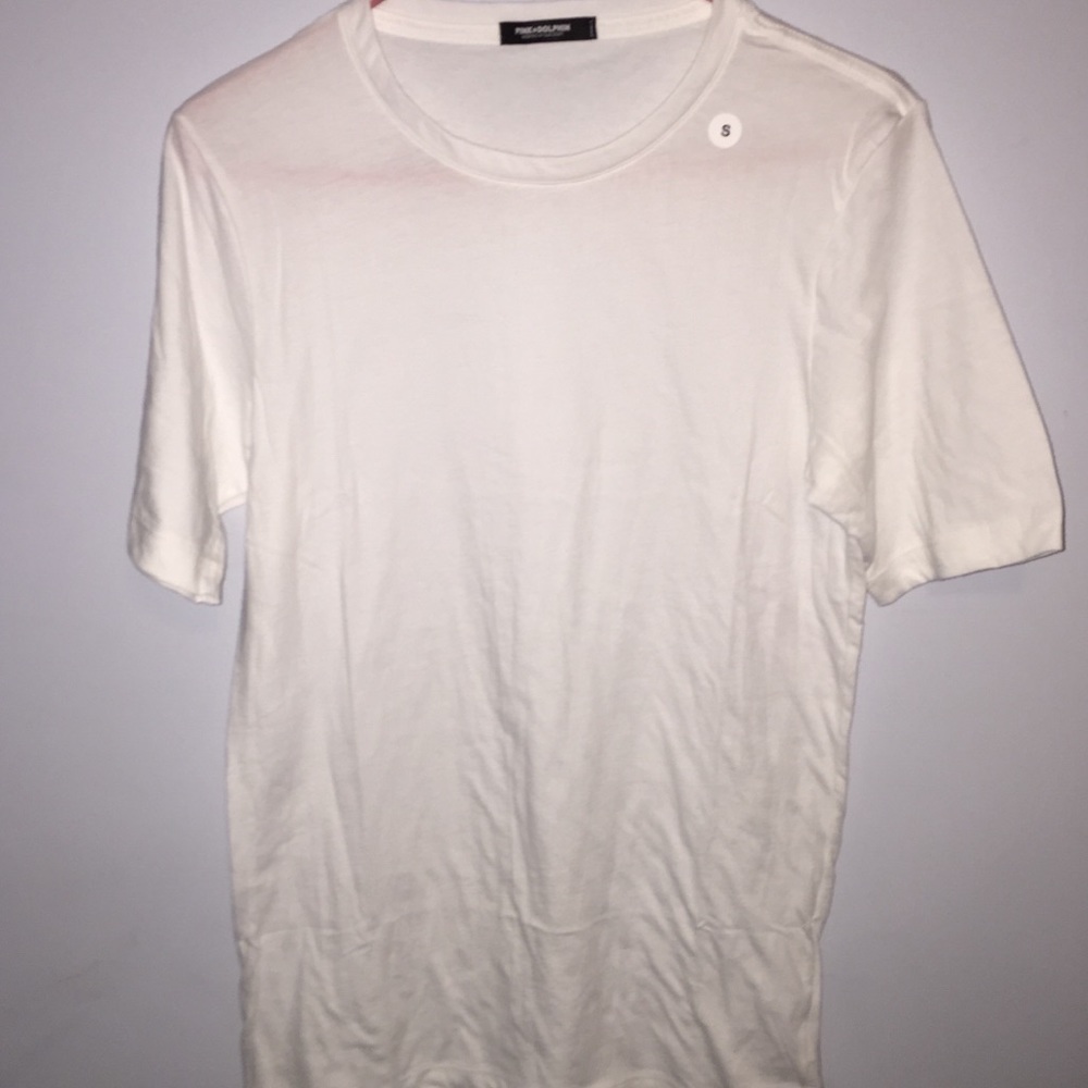 Plain white tee shirt